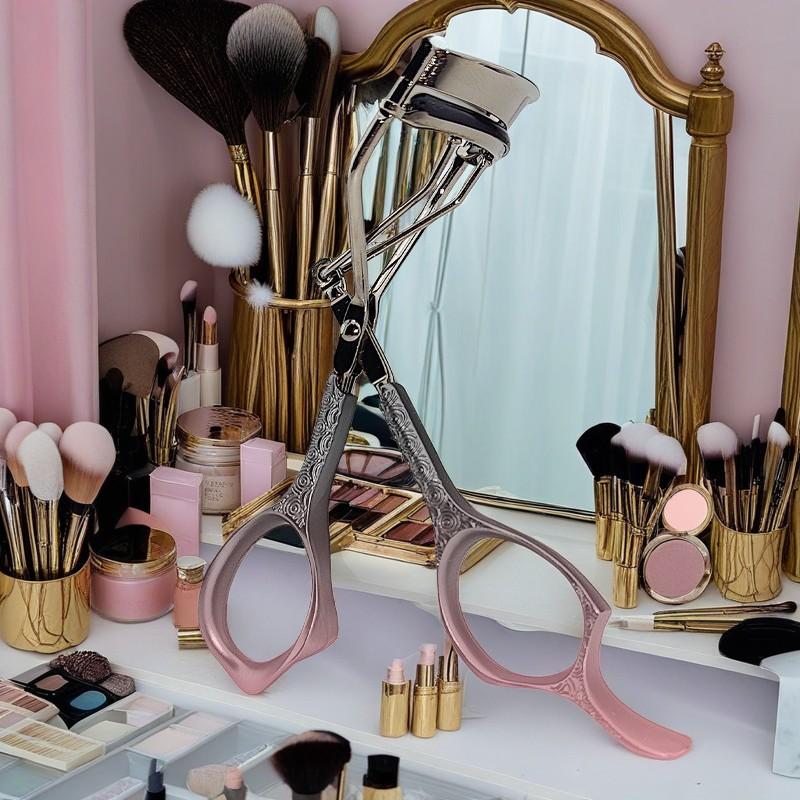 How to Choose a Retro Metal Handle Eyelash Curler for Natural Lift