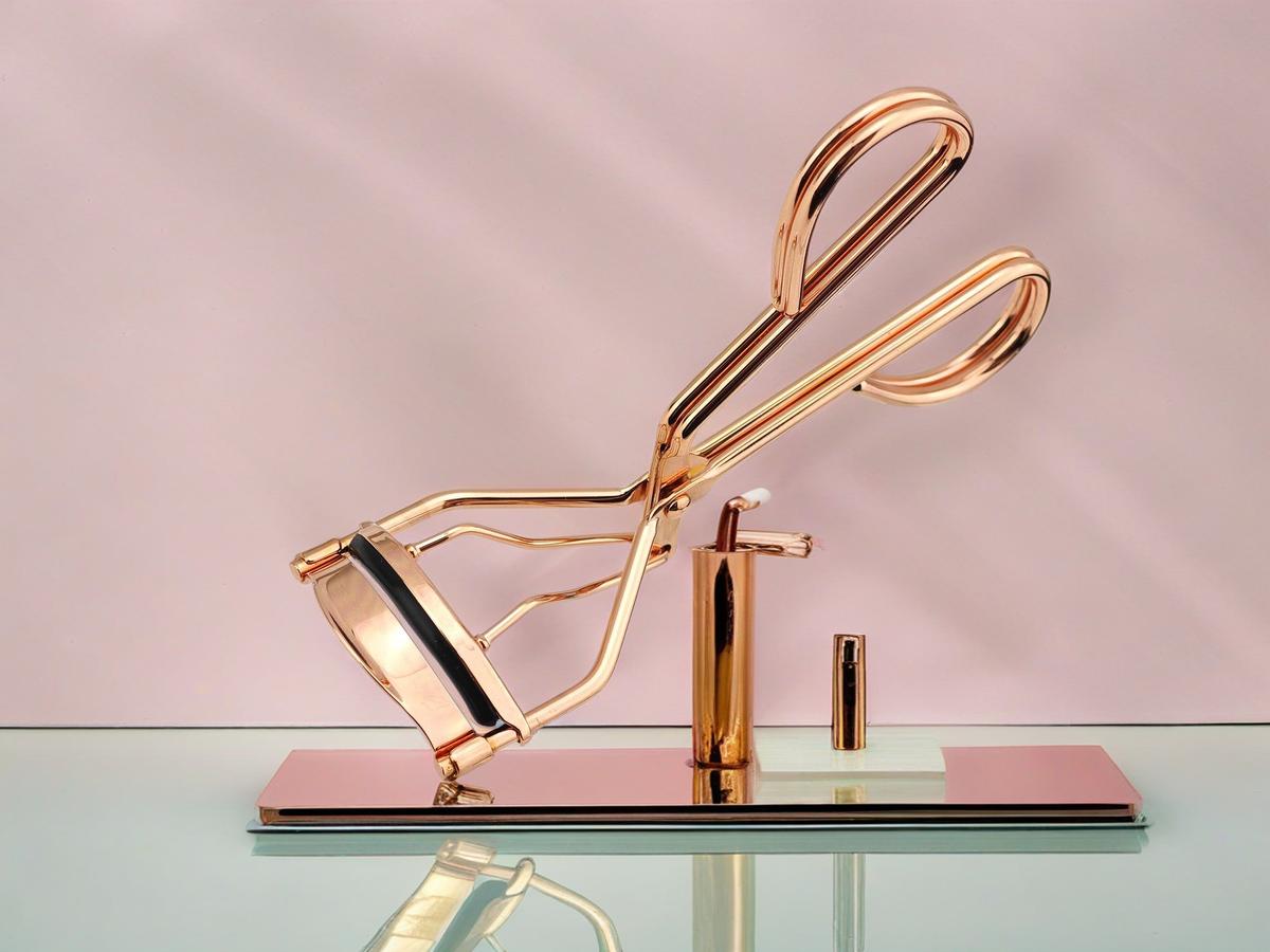 Rose Gold Precision Eyelash Curler: B2B Selection, Use and Care Guide
