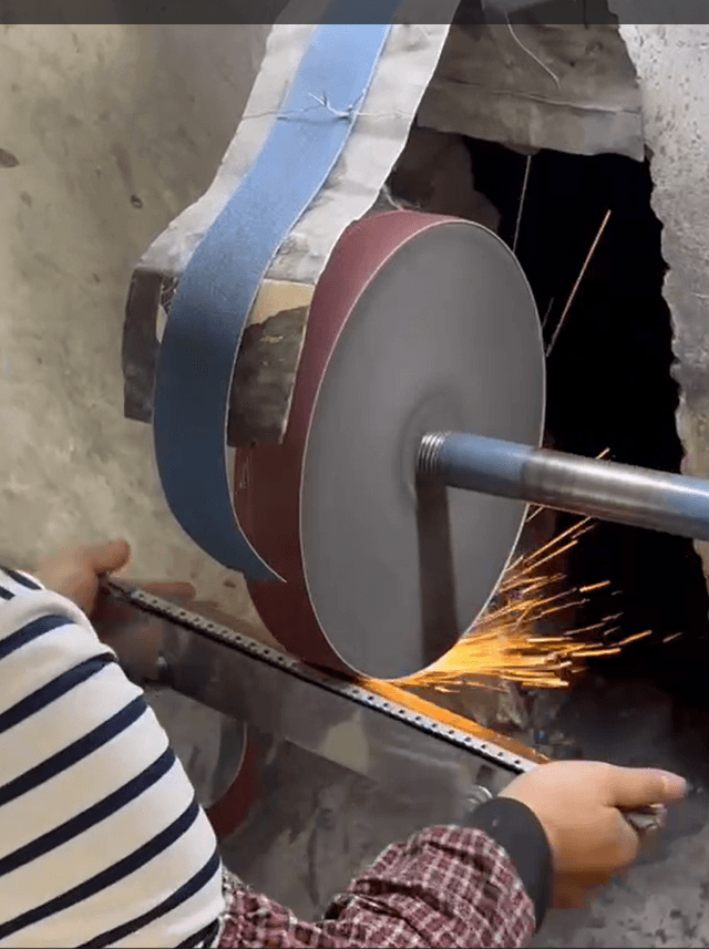 Amélioration du processus de ponçage des coupe-ongles pour les finitions Sablé et Miroir