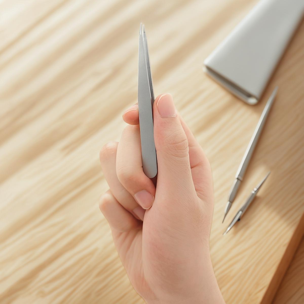 Wholesale Pointed Tip Tweezers for Manicure and Grooming Buyers