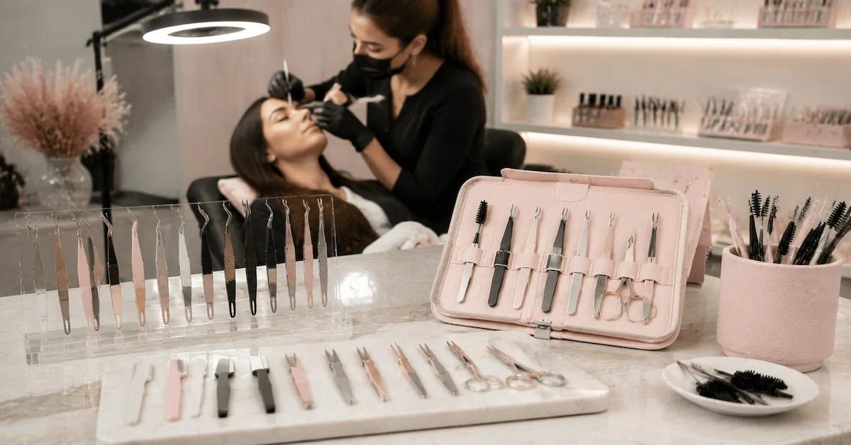 Wholesale Eyebrow Tools: A Practical Buyer Guide for Kits, Materials and Supplier Evaluation